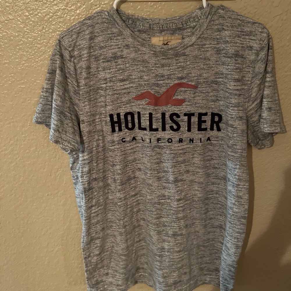 Hollister tee shirt.